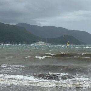 meteorolojiden o illere kuvvetli ruzgar ve firtina uyarisi V7A3SxeA