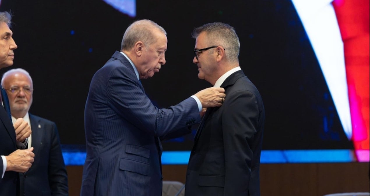 akpye gecen baskan silah harcini belediye kasasindan odetmis ZTSE6ydt