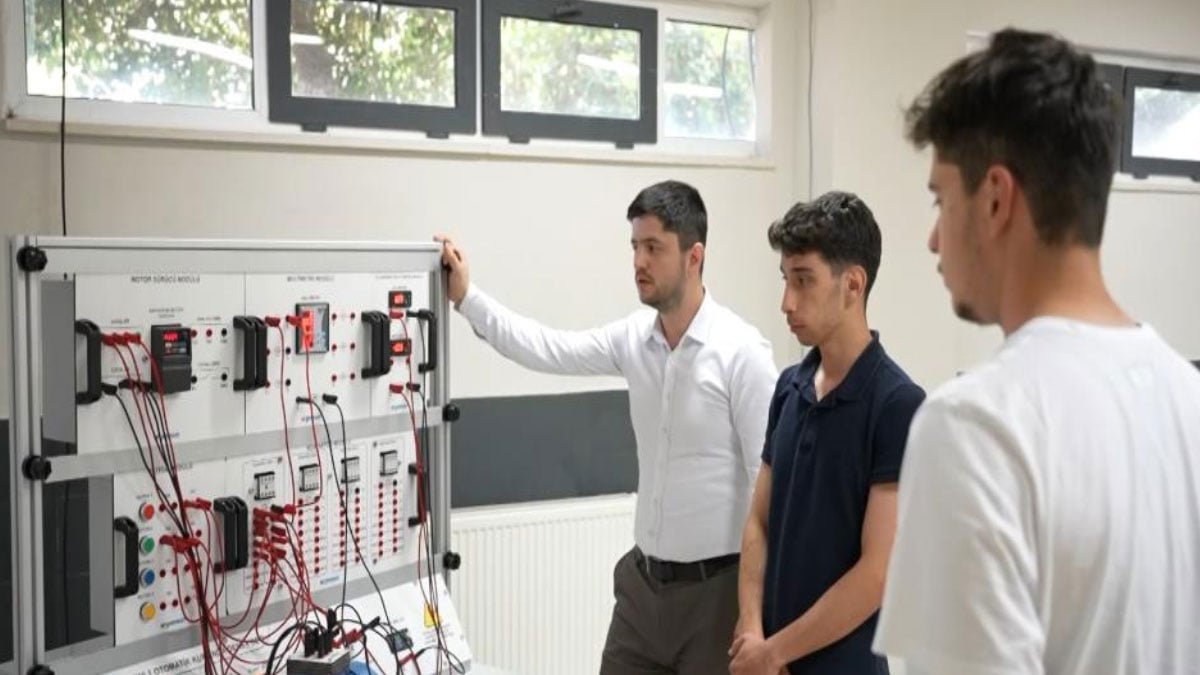 ogrenciler yogun ilgi gosteriyor mezun olunca is garanti 59lxJGfE