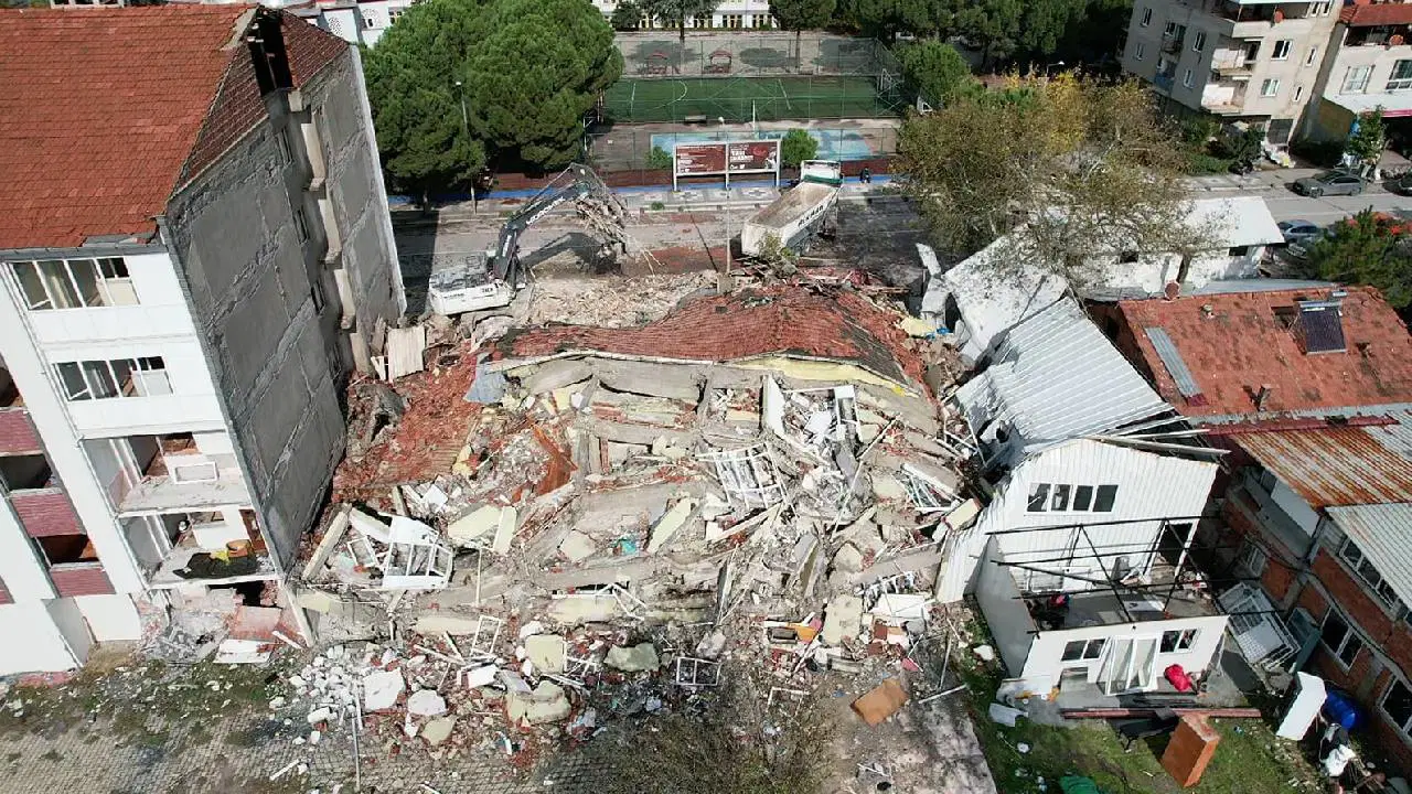 61 buyuklugundeki depremle sarsilmisti sindirgida son durum ne lxuJ4qWv.jpg