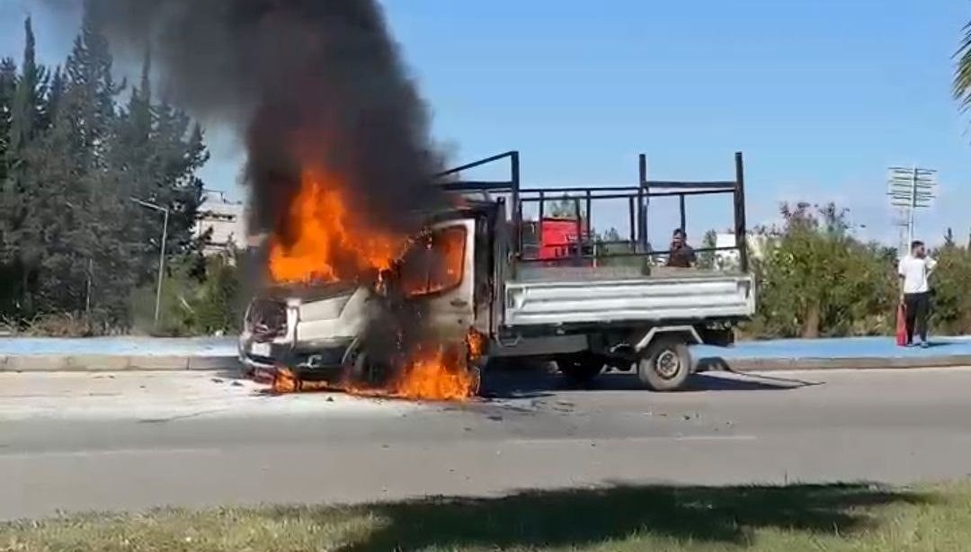 adanada kamyonet alev alev yandi NMGqS2C1