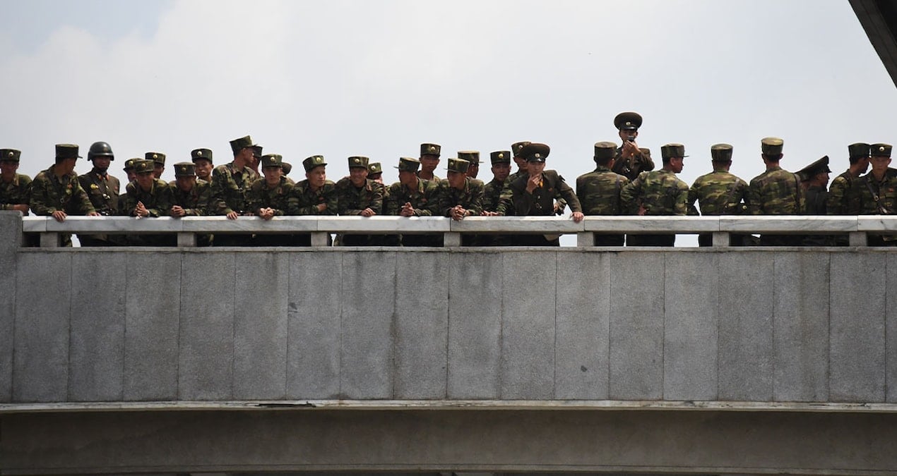 dunyanin en gecilmez sinirini asti ELa4EAUe.jpg