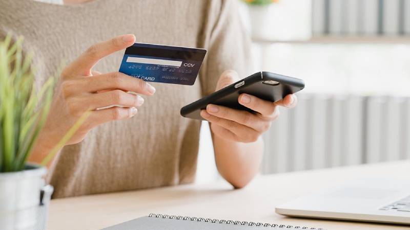 duzenli odemeler kart limitini dikkatli kullanmak kredi notu nasil artirilir ItDnVI1Q.jpg