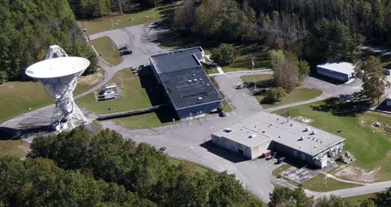 en gizli kararlarin verildigi bina yok pahasina satiliyor 4TW5DHf3.jpg