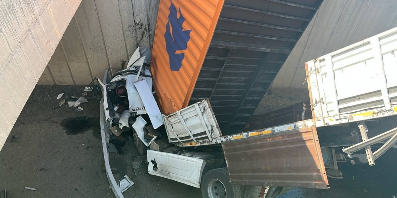 kamyonetle carpisan tir kopruden uctu h2akhDIO.jpg