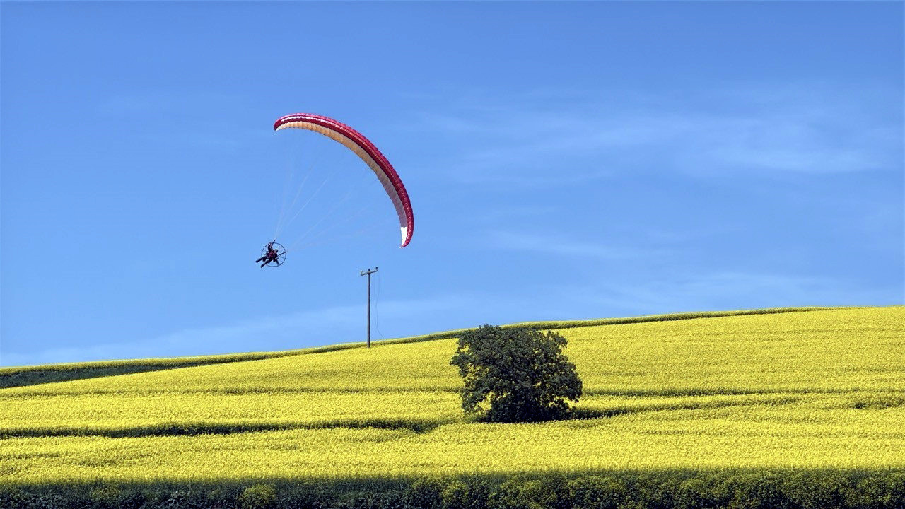 Tekirdağ’da Sarı Rüya: Kanola Tarlaları Üzerinde Uçuş Keyfi