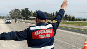 trafigi-tehlikeye-dusuren-surucuye-rekor-ceza-JBRGr8Vw