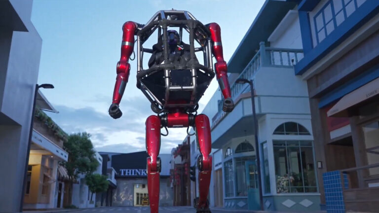 cinden-teknoloji-devrimi-insanli-dev-robotlar-sahneye-cikti-ar4ujd4u