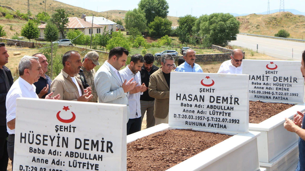 Bingolde teroristlerin oldurdugu 3 kardes mezari basinda anildi sw86bfCR